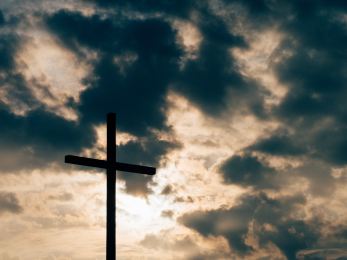 aaron-burden-df47UDrfi8I-unsplash cross